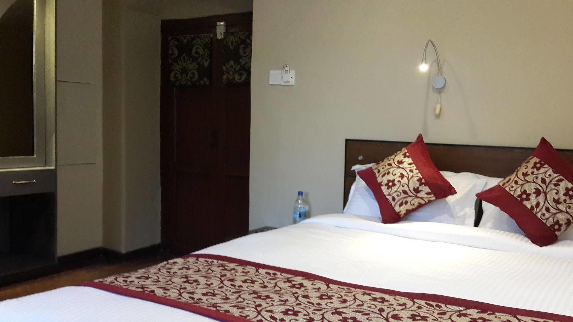 Hotel Heranya Κατμαντού Εξωτερικό φωτογραφία